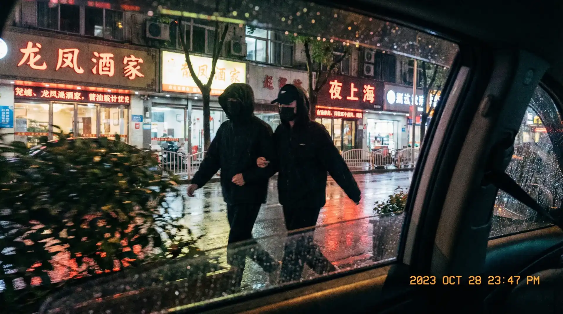 天下第一社区观看3日本 - 顶流明星深夜密会现场抓拍照片